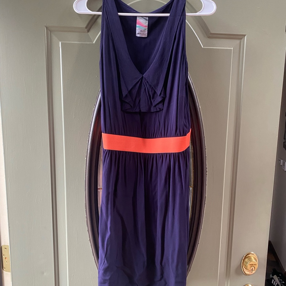 Women’s sleeveless dress. Great with a Jean jacket for fall! Size XL fits like L